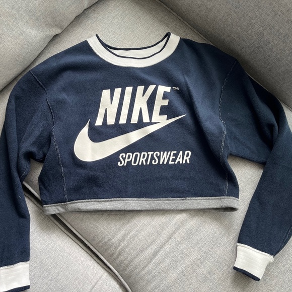 Nike sportswear reversible cropped sweatshirt in size XS - Picture 2 of 4